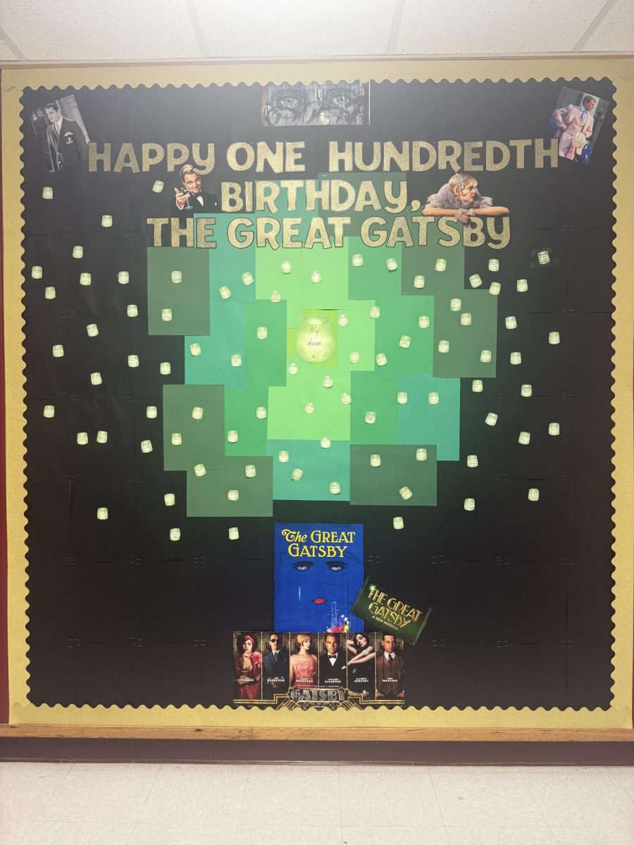 Juniors Celebrate 100 Years of Gatsby!